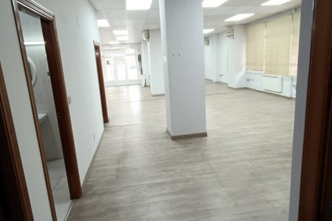 Commercial property for sale in Leon, Spain 3 bedrooms, 215 sq.m. No. 172457 - photo 9