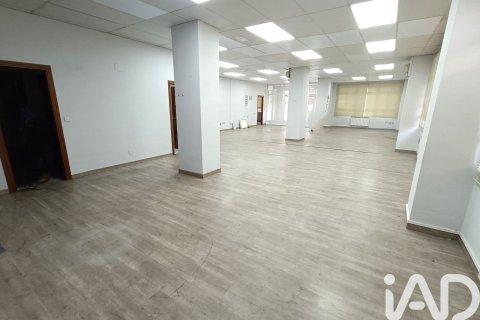 Commercial property for sale in Leon, Spain 3 bedrooms, 215 sq.m. No. 172457 - photo 5