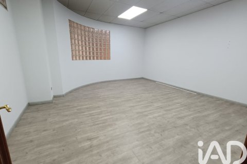 Commercial property for sale in Leon, Spain 3 bedrooms, 215 sq.m. No. 172457 - photo 12