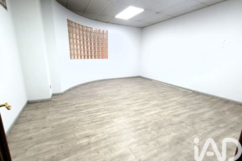 Commercial property for sale in Leon, Spain 3 bedrooms, 215 sq.m. No. 172457 - photo 11