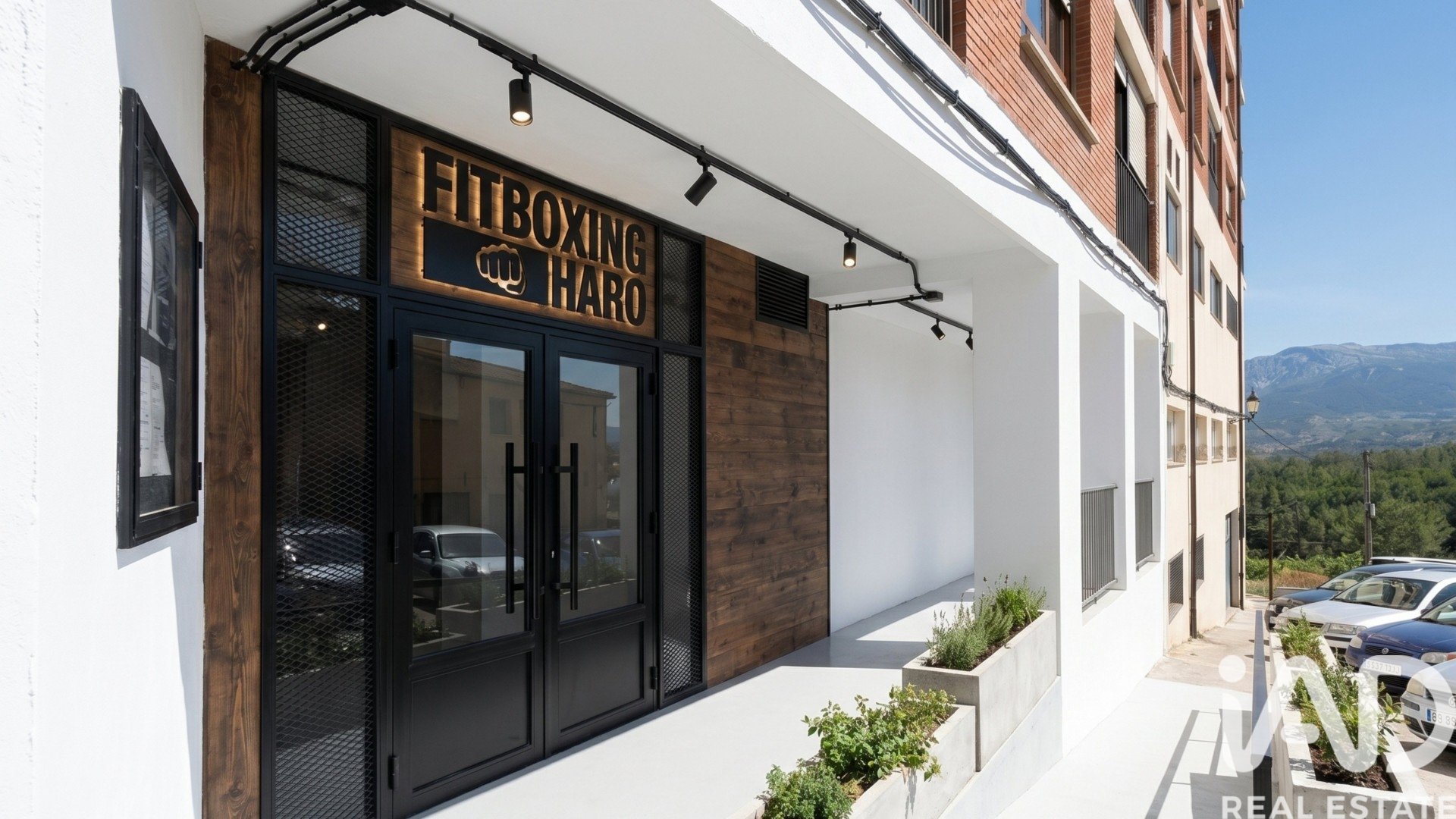Commercial property à Haro, La Rioja, Espagne 909 m2 No. 172458
