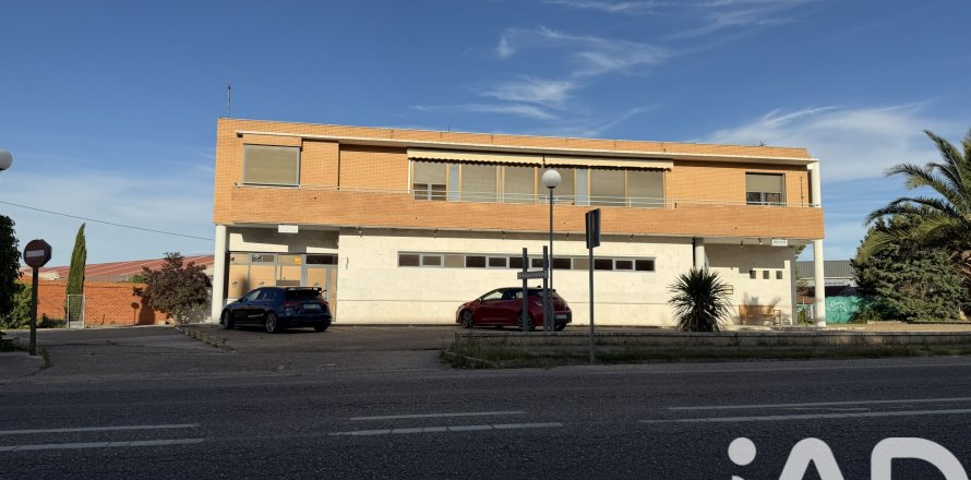 Commercial property in Medina del Campo, Valladolid, Spain 1037 sq.m. No. 172168