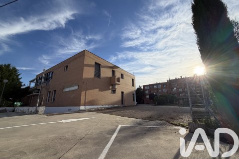 Commercial property for sale in Medina del Campo, Valladolid, Spain 1037 sq.m. No. 172168 - photo 4