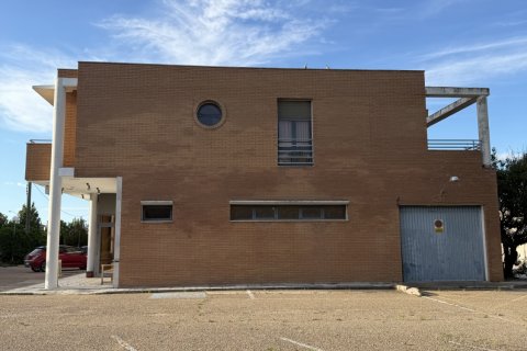 Commercial property for sale in Medina del Campo, Valladolid, Spain 1037 sq.m. No. 172168 - photo 7