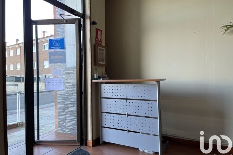 Продажа коммерческой недвижимости в Леон, Испания 3 спальни, 86м2 №185946 - фото 9