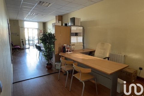 Продажа коммерческой недвижимости в Леон, Испания 3 спальни, 86м2 №185946 - фото 8
