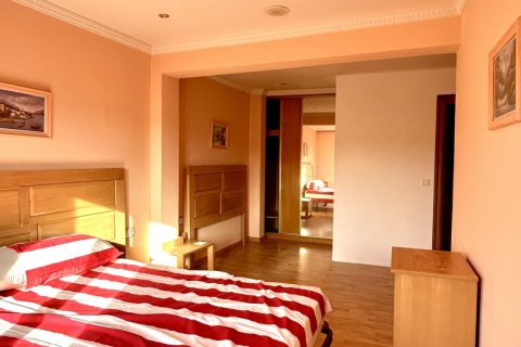 Продажа таухауса в Вальверде де ла Вирхен, Леон, Испания 4 спальни, 161м2 №185920 - фото 20