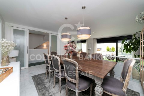 Kolmio myytävänä Boadilla del Monte, Madrid, Espanja, 6 makuuhuonetta, 328 m2 No. 157684 - kuva 5