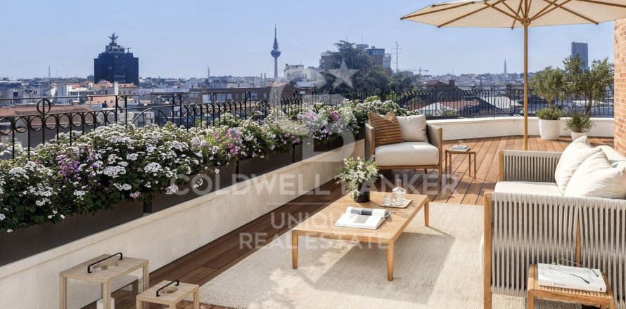 Apartment à Madrid, Espagne 2 chambres, 191 m2 No. 157686