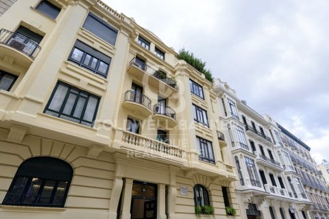 Apartamento en venta en Madrid, España 3 dormitorios, 234 m2 No. 157687 - foto 6