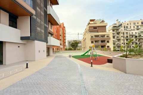 Продажа квартиры в Аликанте, Испания 2 спальни, 98м2 №133064 - фото 2