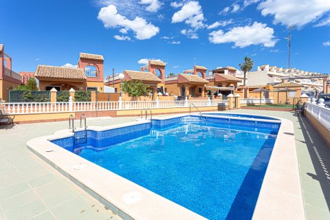 Villa en venta Torrevieja, Alicante, España 2 dormitorios, 80 m2 No. 138523 - foto 1