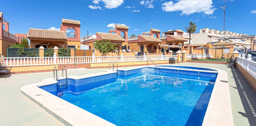 Villa Torrevieja, Alicante, España 2 dormitorios, 80 m2 No. 138523