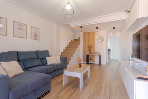 Villa en venta Torrevieja, Alicante, España 2 dormitorios, 80 m2 No. 138523 - foto 2