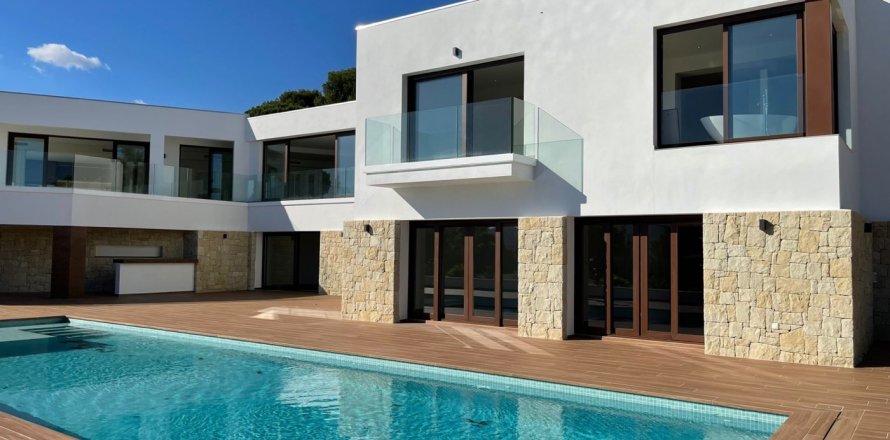 Villa in Altea, Alicante, Spain 4 bedrooms, 460 sq.m. No. 165035