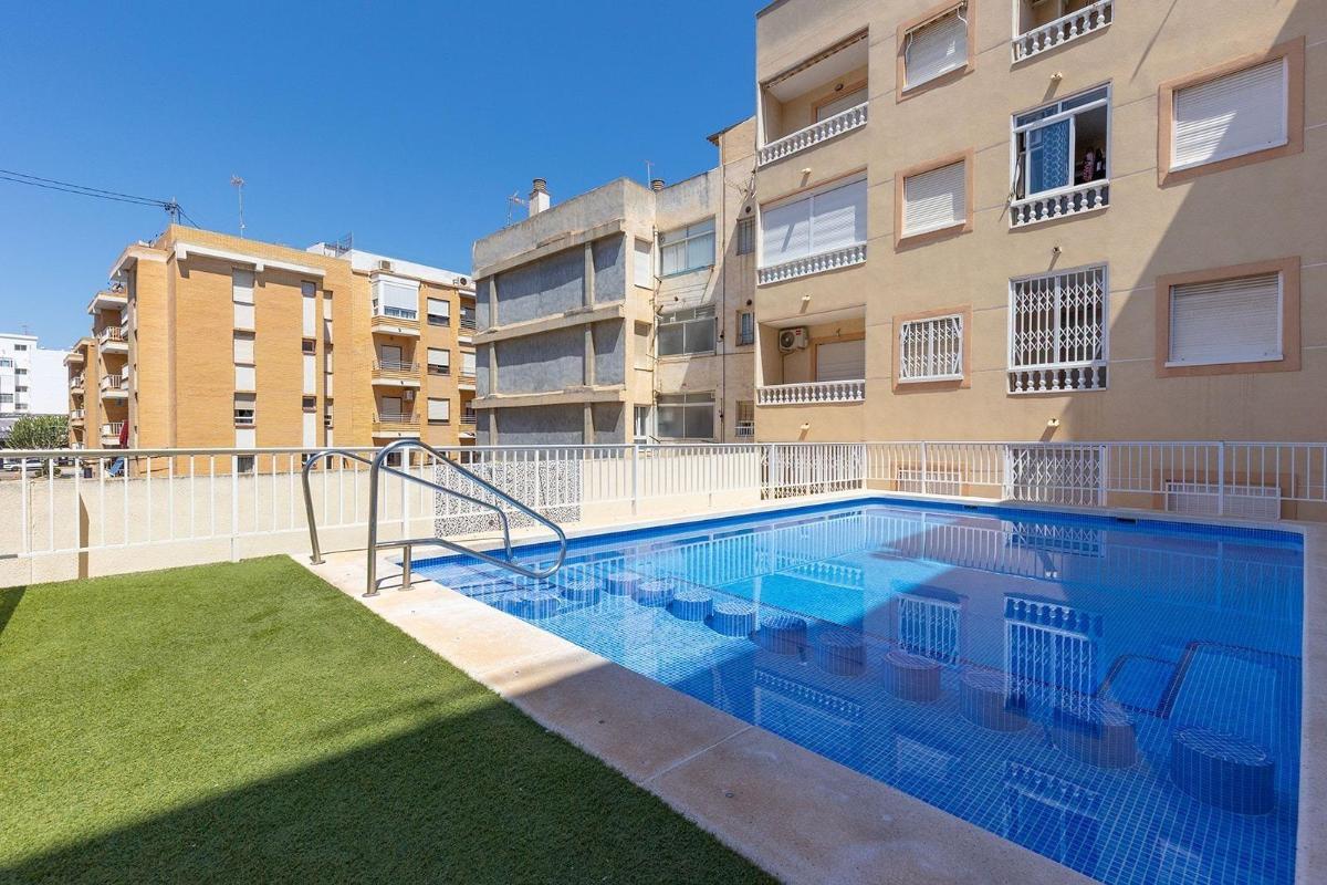 Apartamento en Guardamar del Segura, Alicante, España 2 dormitorios, 59 m2 No. 183749