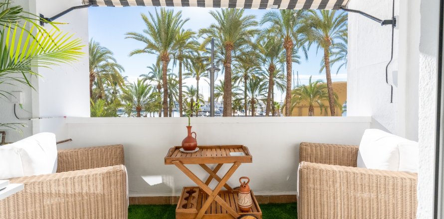 Квартира в Аликанте, Испания 2 спальни, 200м2 №155066