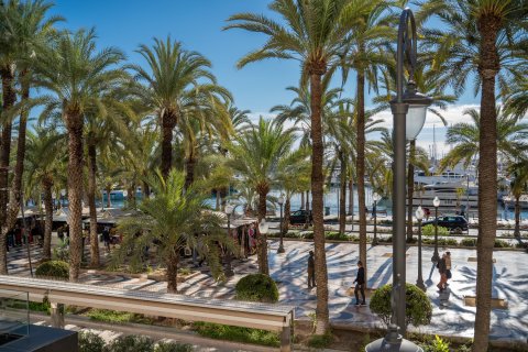 Продажа квартиры в Аликанте, Испания 2 спальни, 200м2 №155066 - фото 2