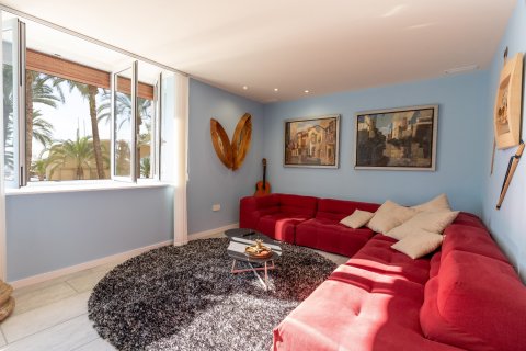 Продажа квартиры в Аликанте, Испания 2 спальни, 200м2 №155066 - фото 6