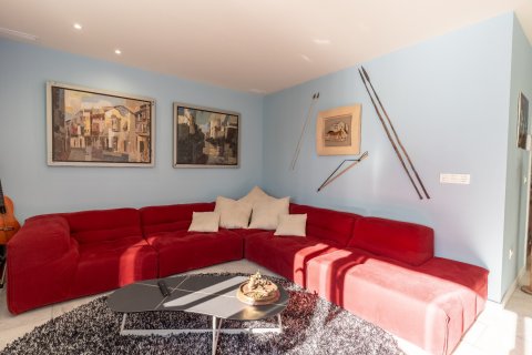 Продажа квартиры в Аликанте, Испания 2 спальни, 200м2 №155066 - фото 4