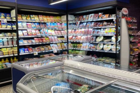 Tienda al por menor en Sant Martí, Barcelona, España 211 m2 No. 154880