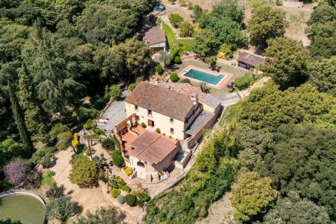 Hus i Barcelona, Spanien 8 sovrum, 649 kvm. Nr. 178329