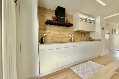 Huoneisto myytävänä Barcelona, Espanja, 3 makuuhuonetta, No. 141129 - kuva 9