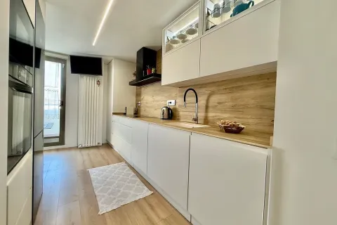 Huoneisto myytävänä Barcelona, Espanja, 3 makuuhuonetta, No. 141129 - kuva 8