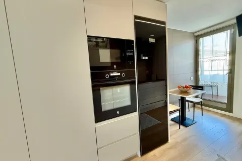 Huoneisto myytävänä Barcelona, Espanja, 3 makuuhuonetta, No. 141129 - kuva 10