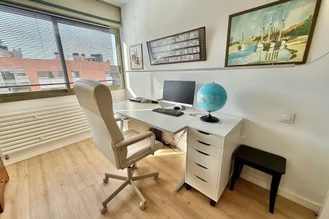 Huoneisto myytävänä Barcelona, Espanja, 3 makuuhuonetta, No. 141129 - kuva 14