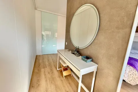 Huoneisto myytävänä Barcelona, Espanja, 3 makuuhuonetta, No. 141129 - kuva 18