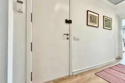 Huoneisto myytävänä Barcelona, Espanja, 3 makuuhuonetta, No. 141129 - kuva 4