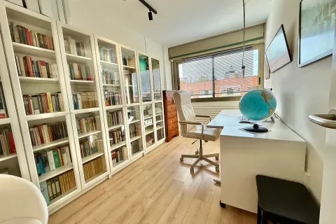 Huoneisto myytävänä Barcelona, Espanja, 3 makuuhuonetta, No. 141129 - kuva 13