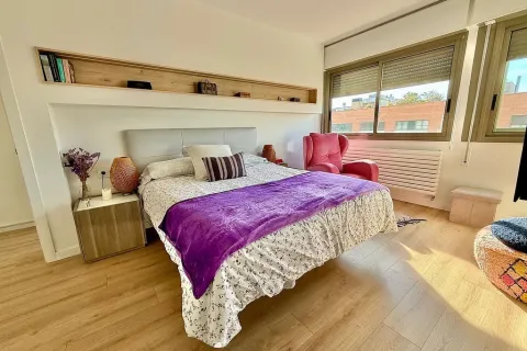 Huoneisto myytävänä Barcelona, Espanja, 3 makuuhuonetta, No. 141129 - kuva 16