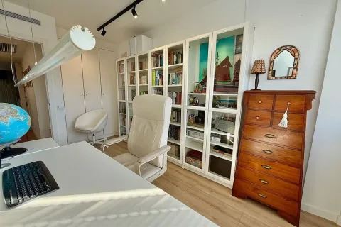 Huoneisto myytävänä Barcelona, Espanja, 3 makuuhuonetta, No. 141129 - kuva 15