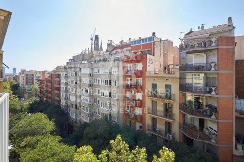 Продажа квартиры в Барселона, Испания 2 спальни, 86м2 №157650 - фото 23