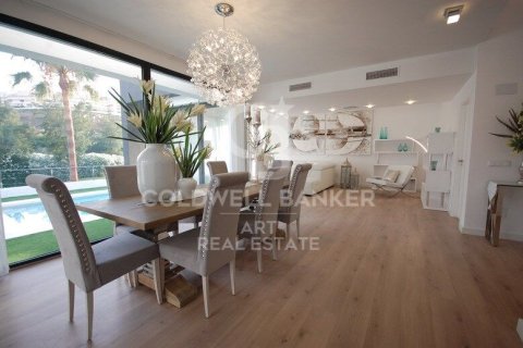 Villa till salu i Estepona, Malaga, Spanien 3 sovrum, 159 kvm. Nr. 157653 - foto 3