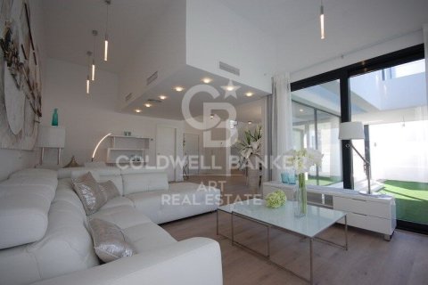 Villa till salu i Estepona, Malaga, Spanien 3 sovrum, 159 kvm. Nr. 157653 - foto 2