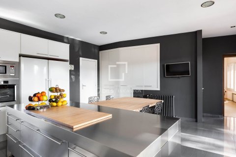 Villa for sale in Valldoreix, Barcelona, Spain 8 bedrooms, 570 sq.m. No. 150910 - photo 10