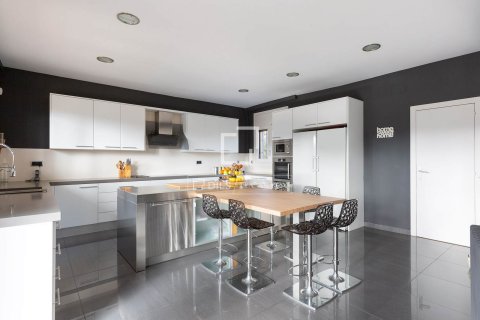 Villa for sale in Valldoreix, Barcelona, Spain 8 bedrooms, 570 sq.m. No. 150910 - photo 14