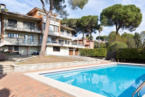 Villa for sale in Valldoreix, Barcelona, Spain 8 bedrooms, 570 sq.m. No. 150910 - photo 1