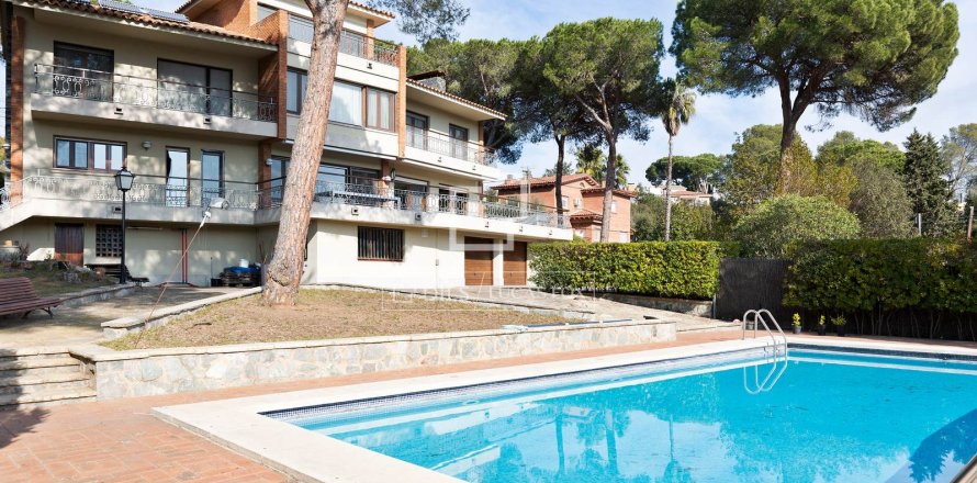 Villa in Valldoreix, Barcelona, Spain 8 bedrooms, 570 sq.m. No. 150910