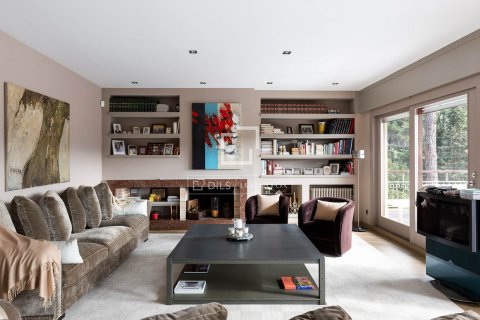 Villa for sale in Valldoreix, Barcelona, Spain 8 bedrooms, 570 sq.m. No. 150910 - photo 8