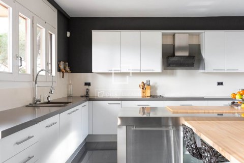 Villa for sale in Valldoreix, Barcelona, Spain 8 bedrooms, 570 sq.m. No. 150910 - photo 15