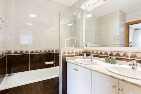 Villa à vendre à Castelldefels, Barcelona, Espagne, 7 chambres, 416 m2 No. 150912 - photo 13