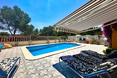 Villa for sale in Alicante, Spain 3 bedrooms, 131 sq.m. No. 189736 - photo 4