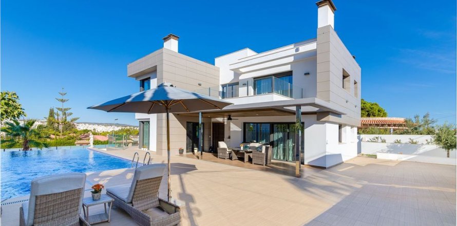 Villa in Los Balcones, Alicante, Spanien 3 Schlafzimmer, 1199 m2 Nr. 189732