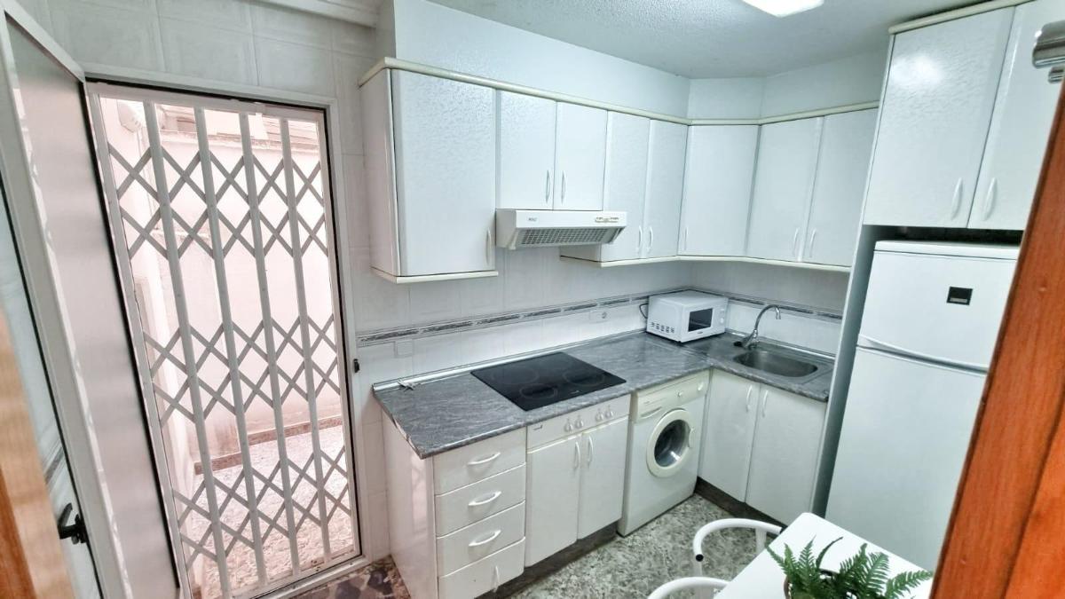 Apartamento en Torrevieja, Alicante, España 1 dormitorio, 51 m2 No. 183756