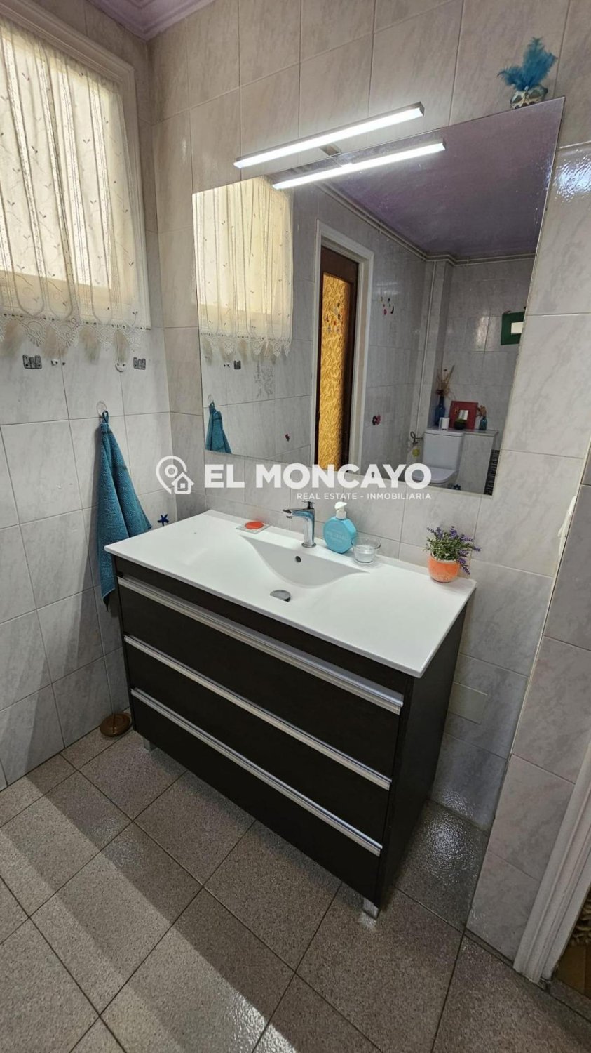 Huoneisto Guardamar del Segura, Alicante, Espanja 4 makuuhuonetta, 120 m2 No. 183759