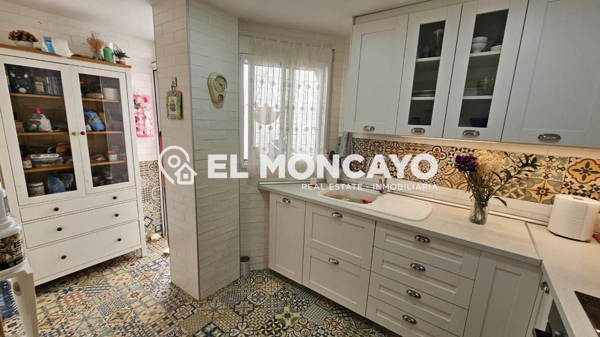 Huoneisto Guardamar del Segura, Alicante, Espanja 4 makuuhuonetta, 120 m2 No. 183759